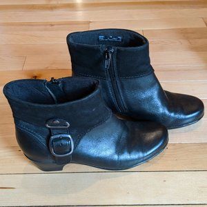 Clarks Ingalls Nile Casual Ankle Booties Sz 7W